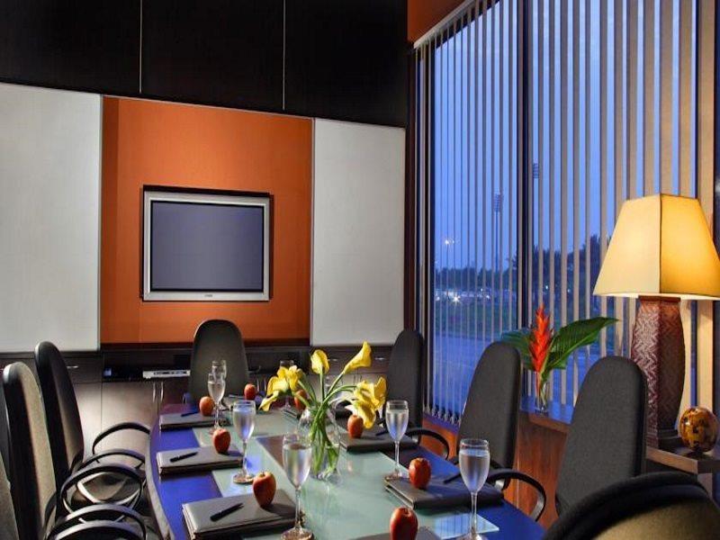 Somerset Jadaf Dubai Exterior photo